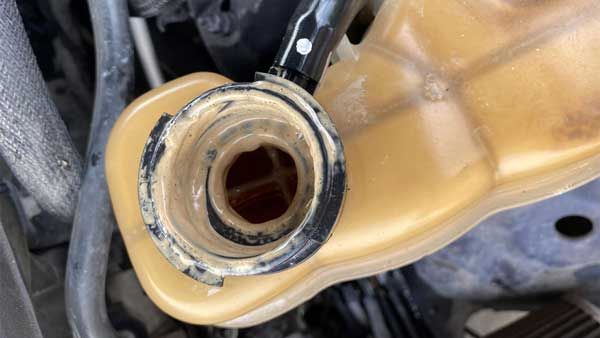 Symptoms Of Oil In The Coolant Reservoir 