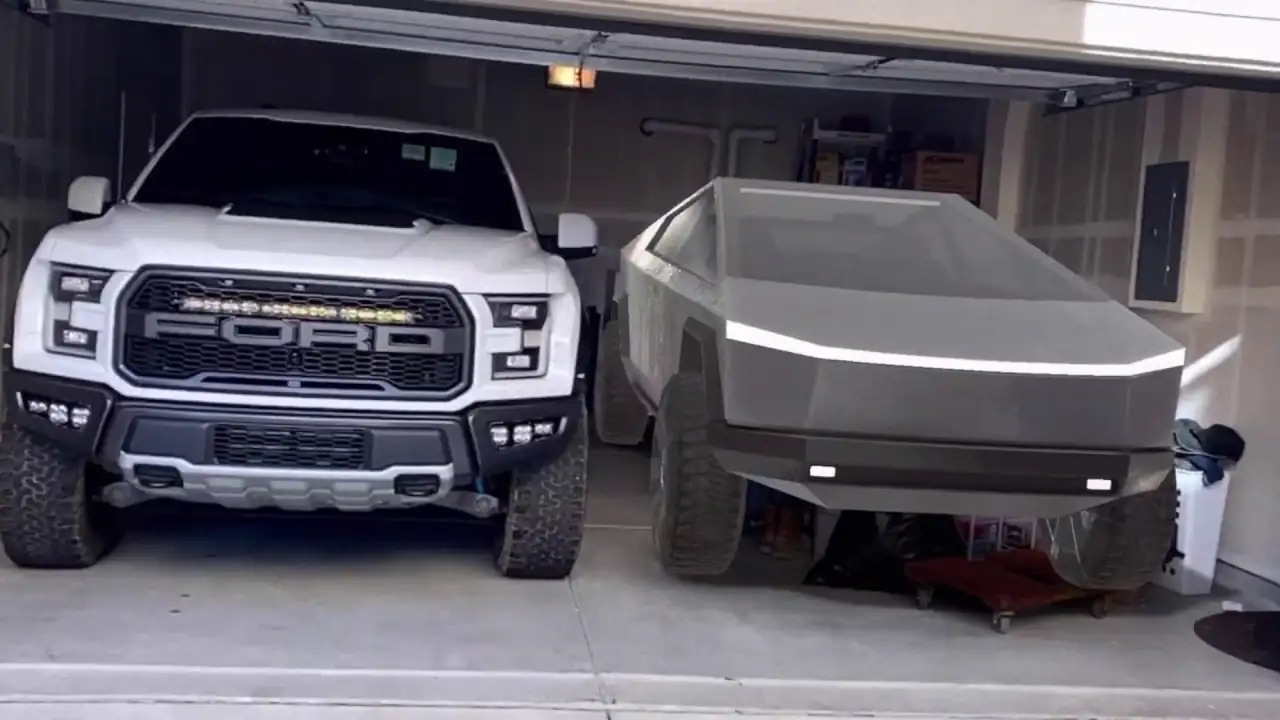 Cybertruck vs. Ford F-150 Raptor